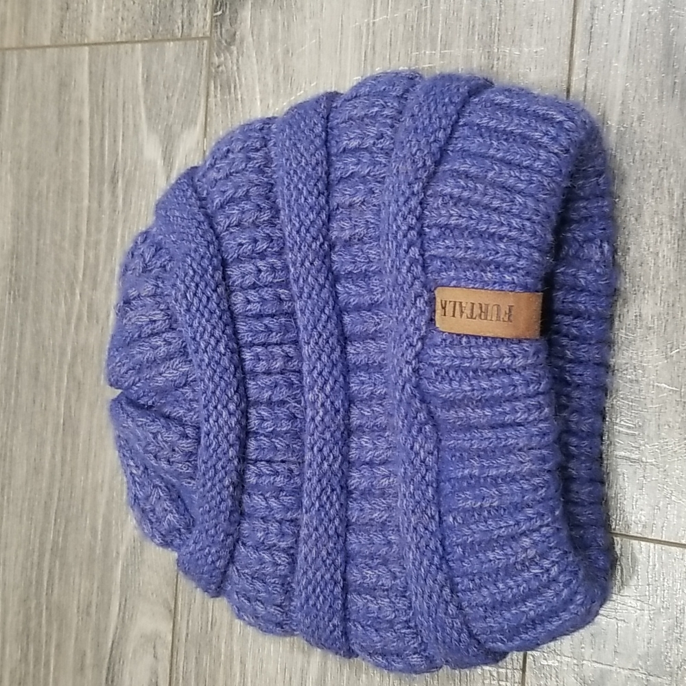 Furtalk Women's Stretch Fit Knited lined hat used excellent condition
